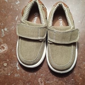 Magellan Outdoors "Evan" Slip-on Toddler Shoes size 5